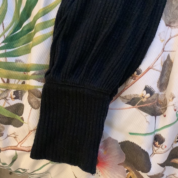 Abercrombie and Fitch ribbed mock turtleneck - Picture 4 of 4